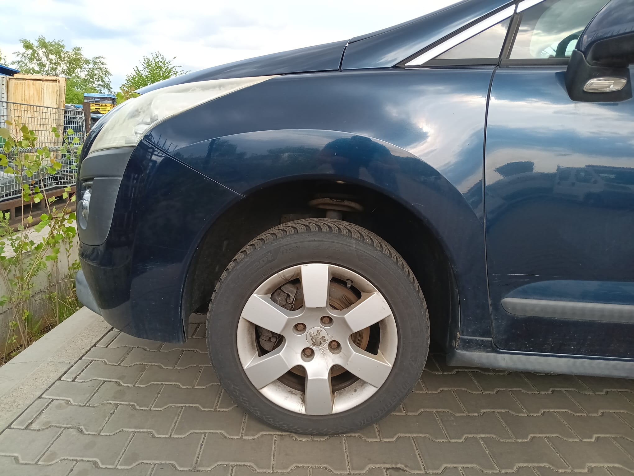 front_left_fender