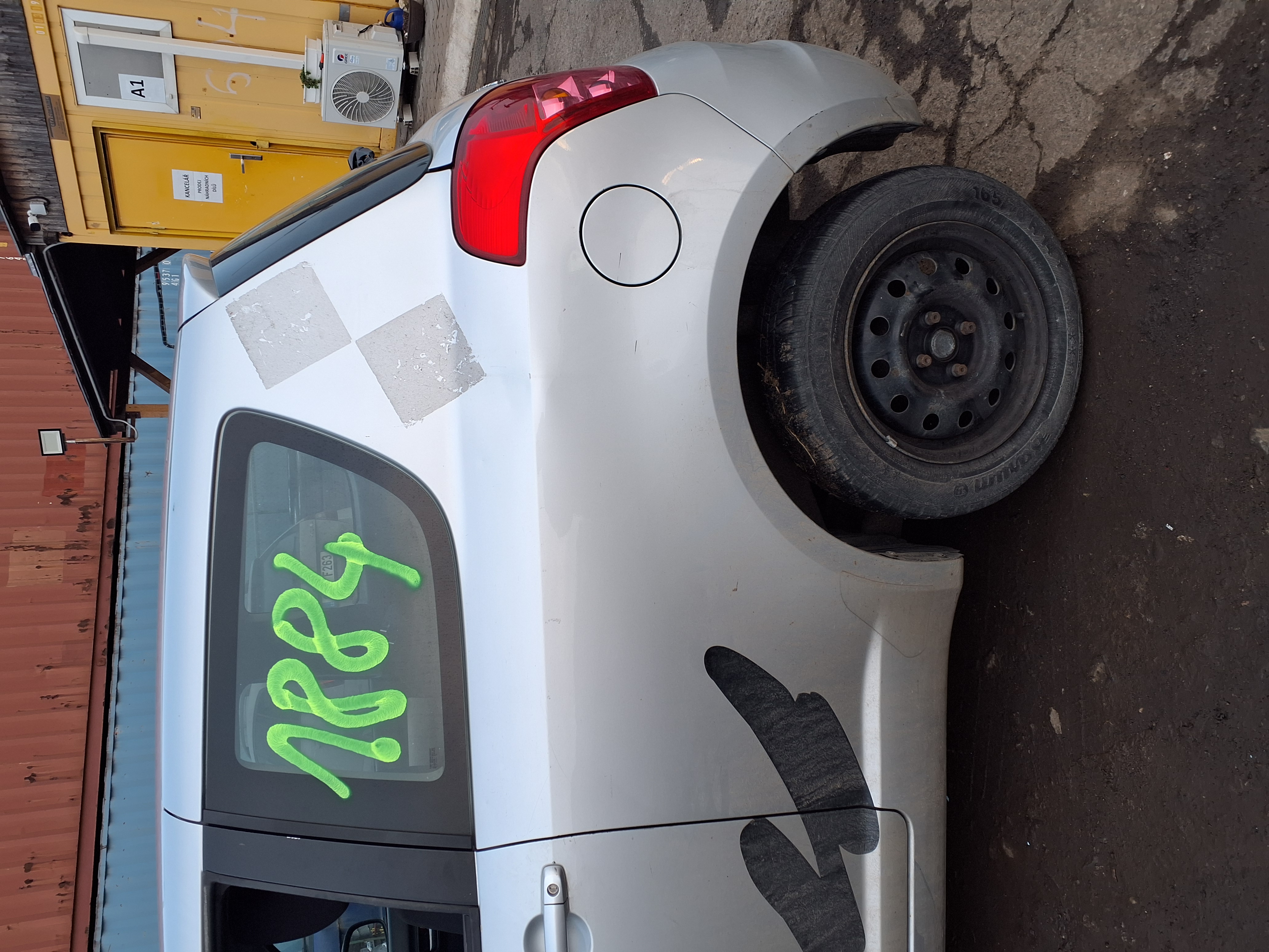 rear_left_fender