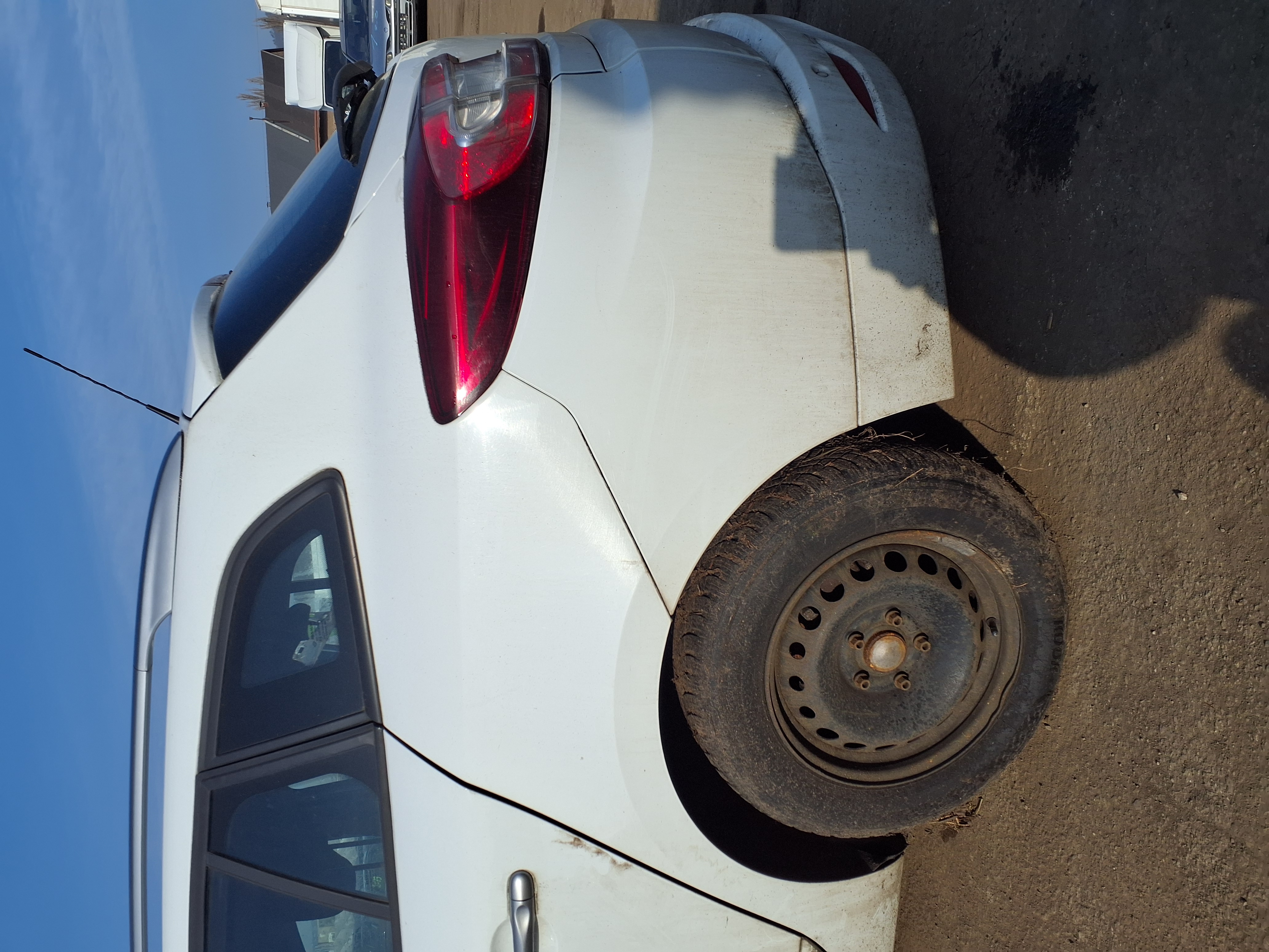 rear_left_fender