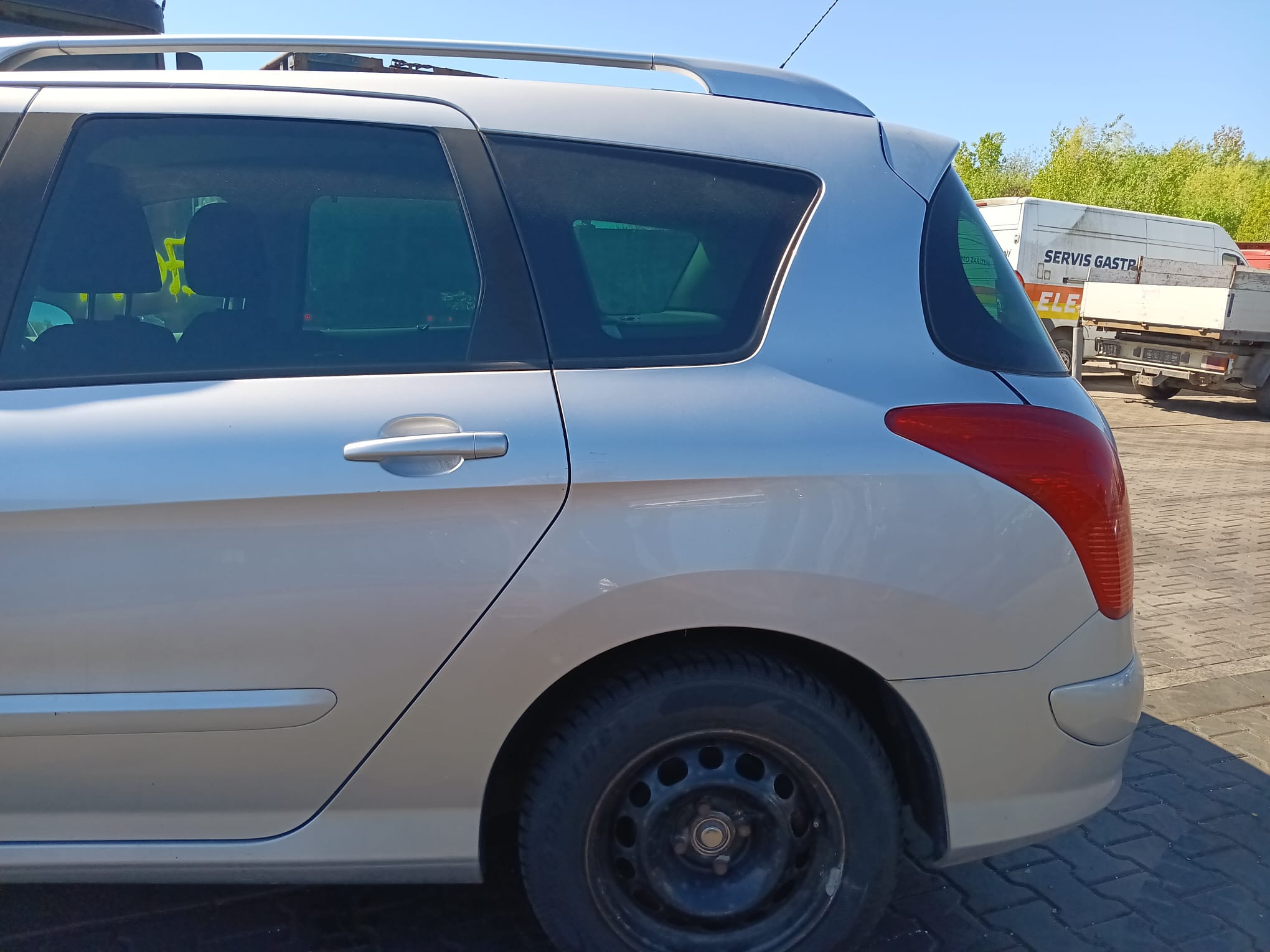 rear_left_fender
