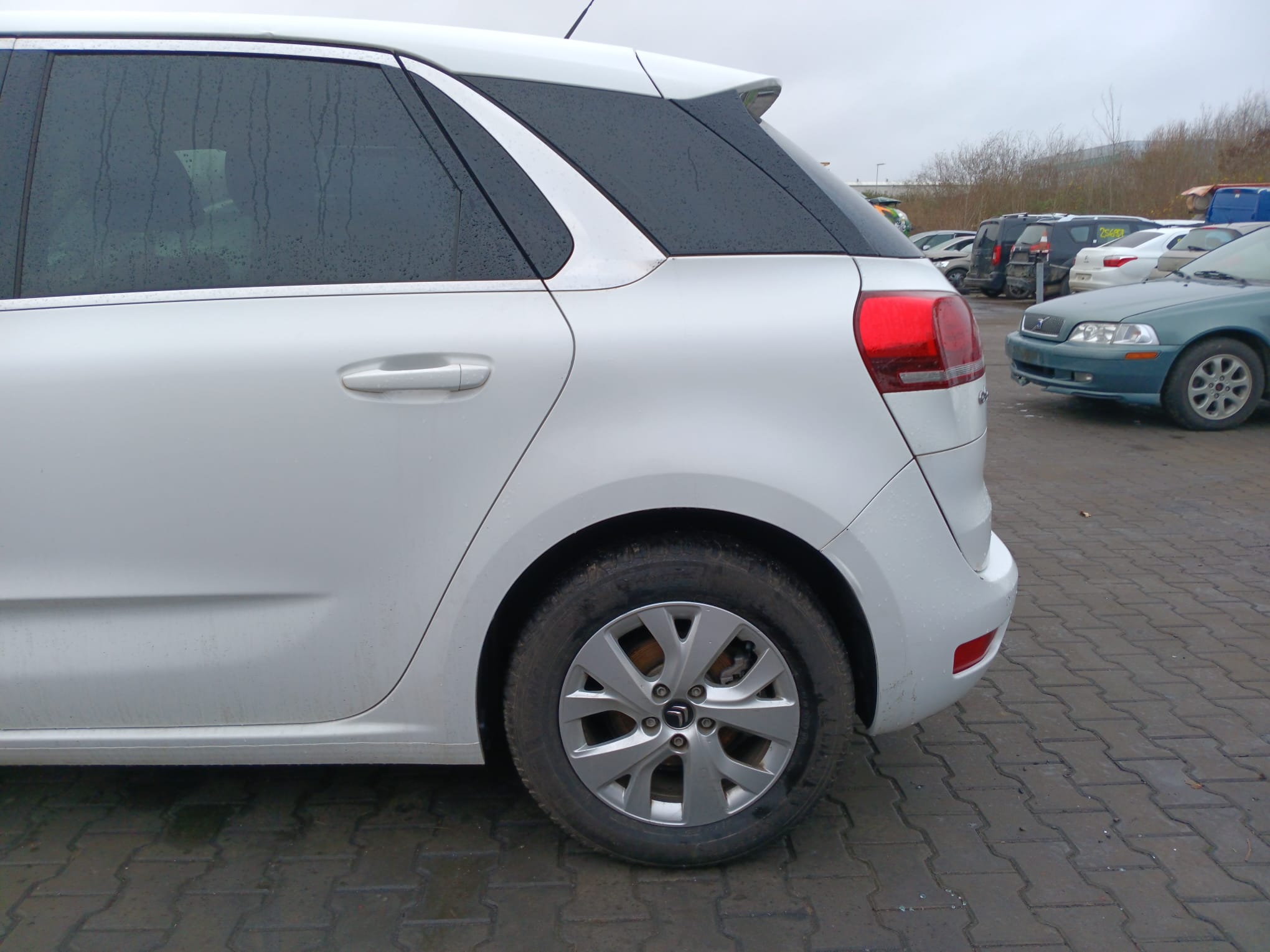 rear_left_fender