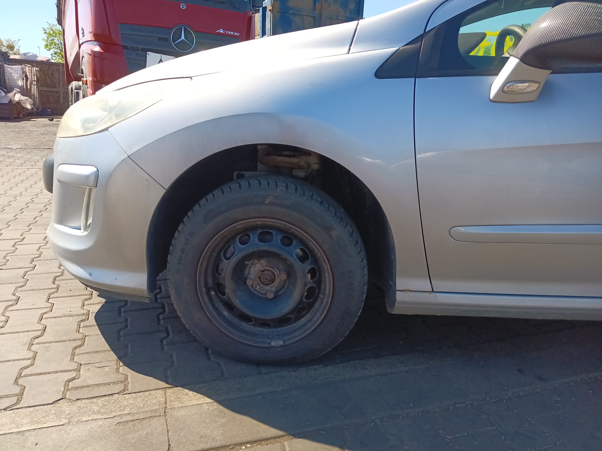 front_left_fender
