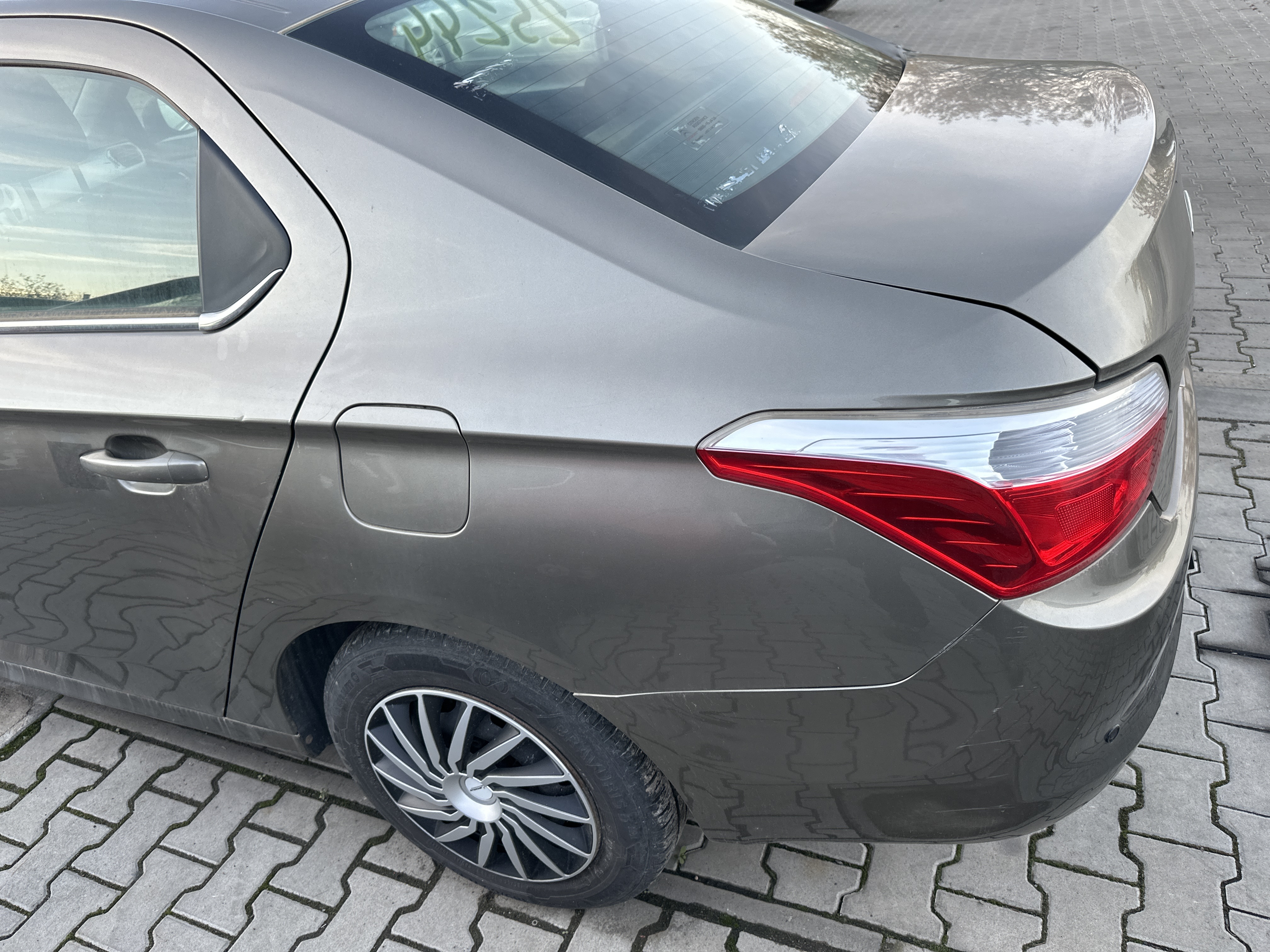 rear_left_fender