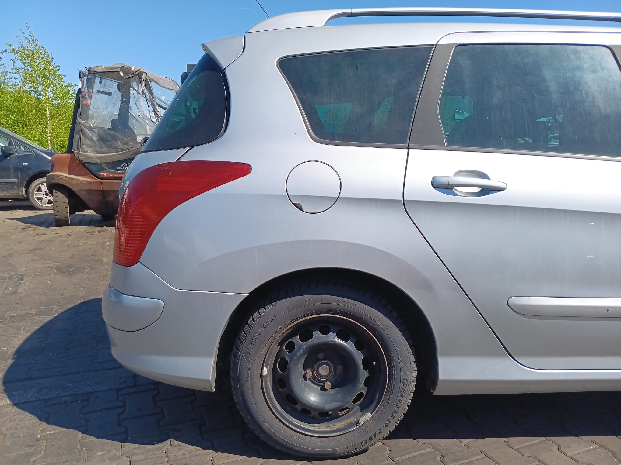 rear_right_fender