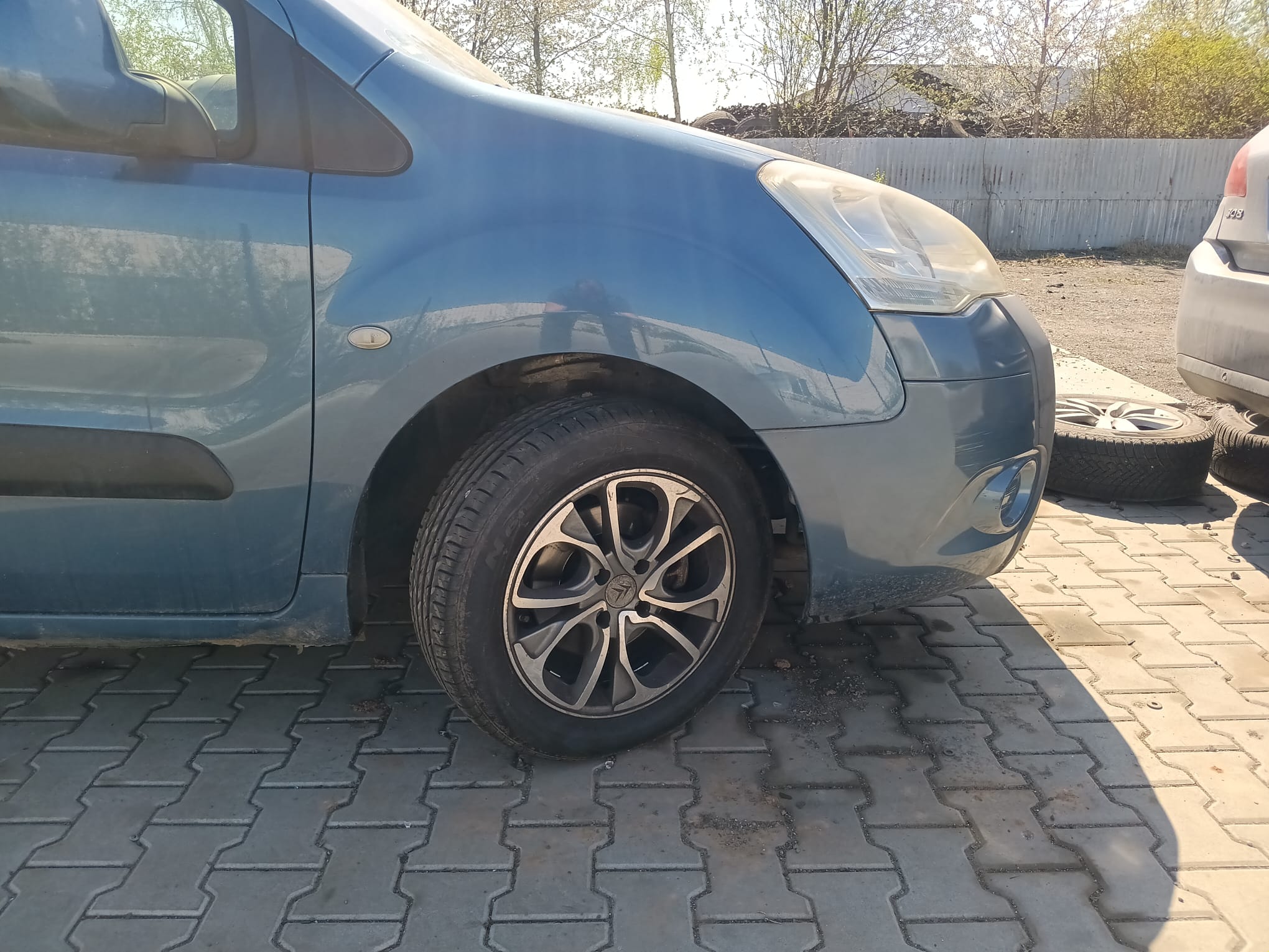 front_right_fender