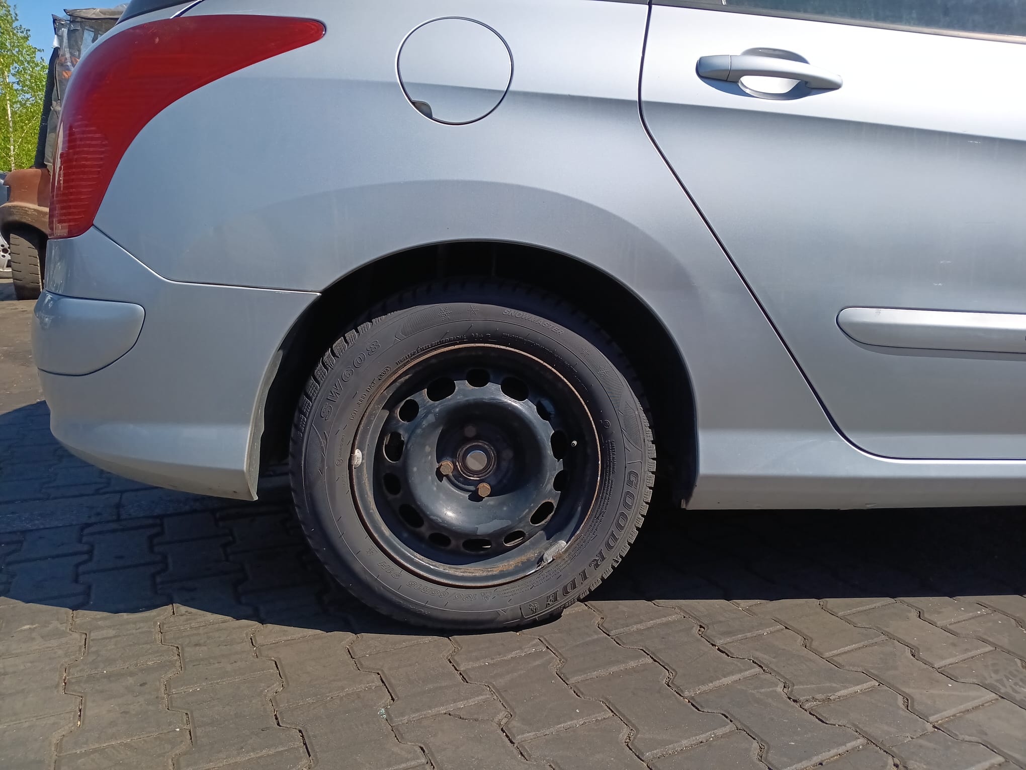 rear_right_wheel