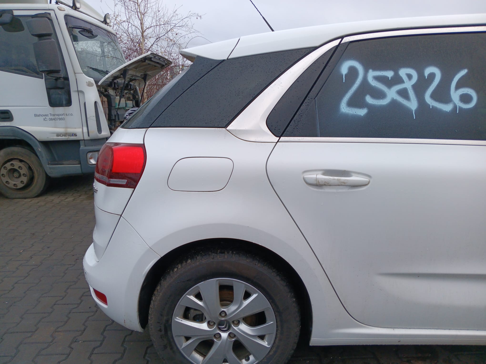rear_right_fender