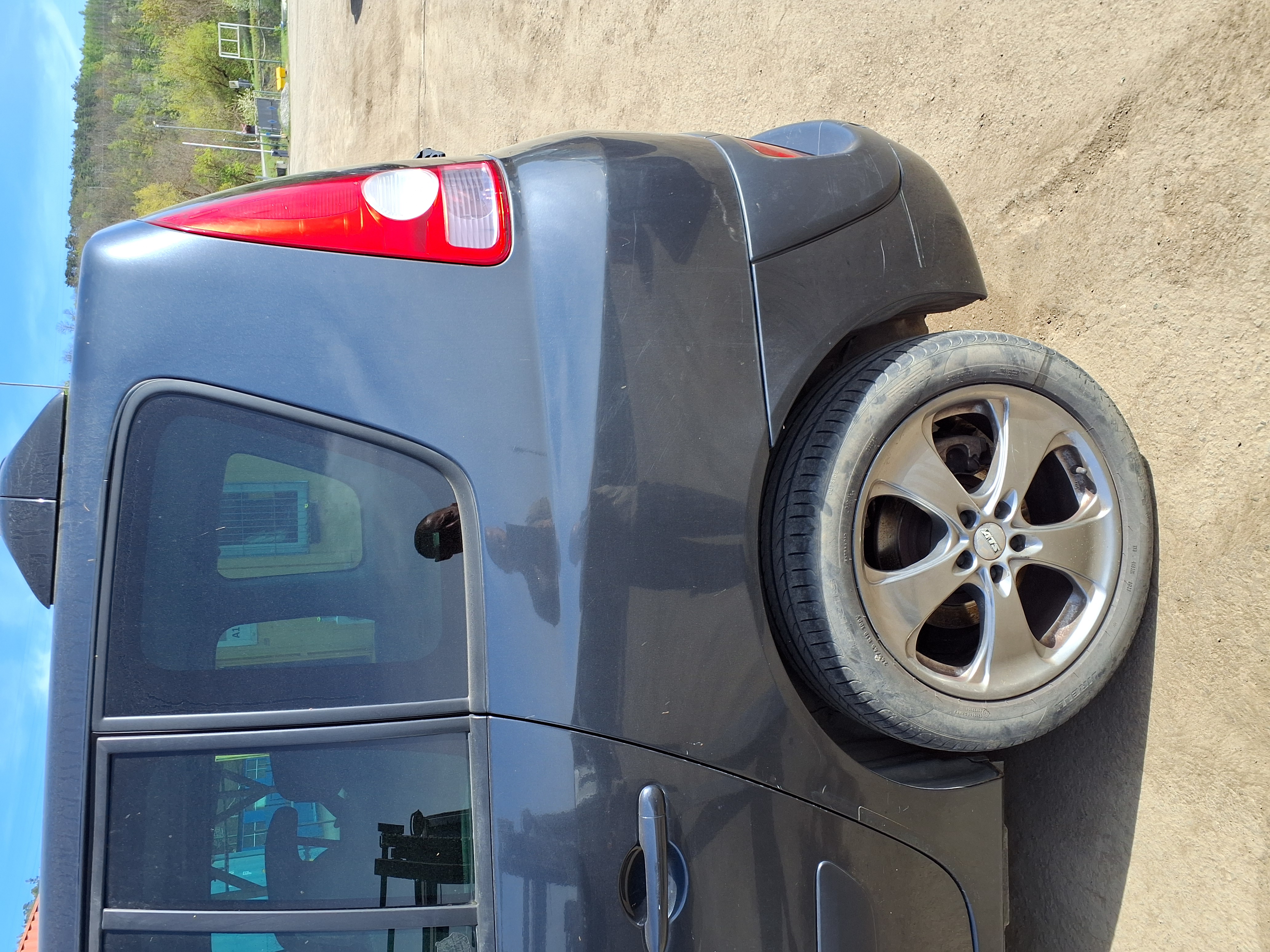 rear_left_fender