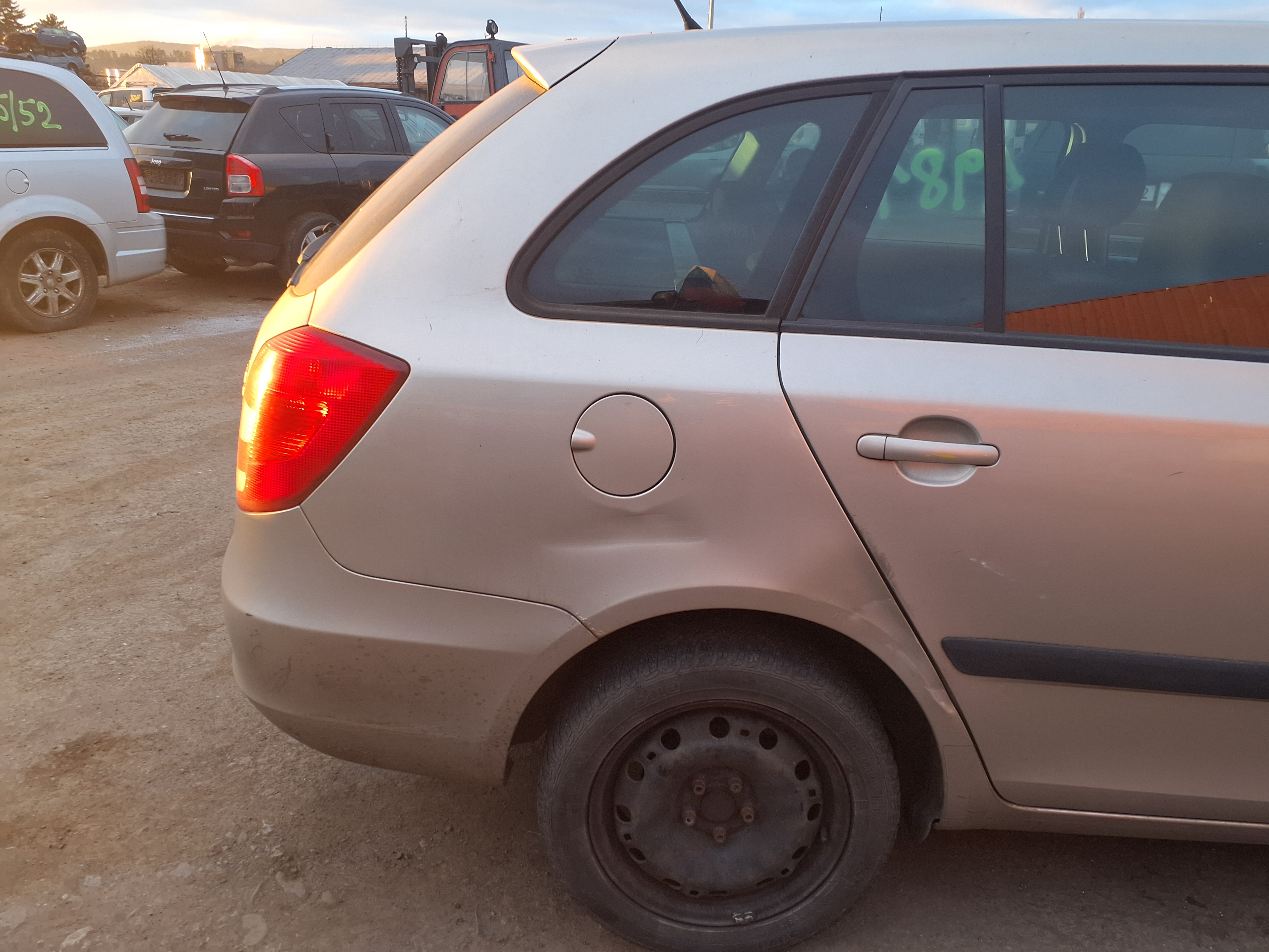 rear_right_fender
