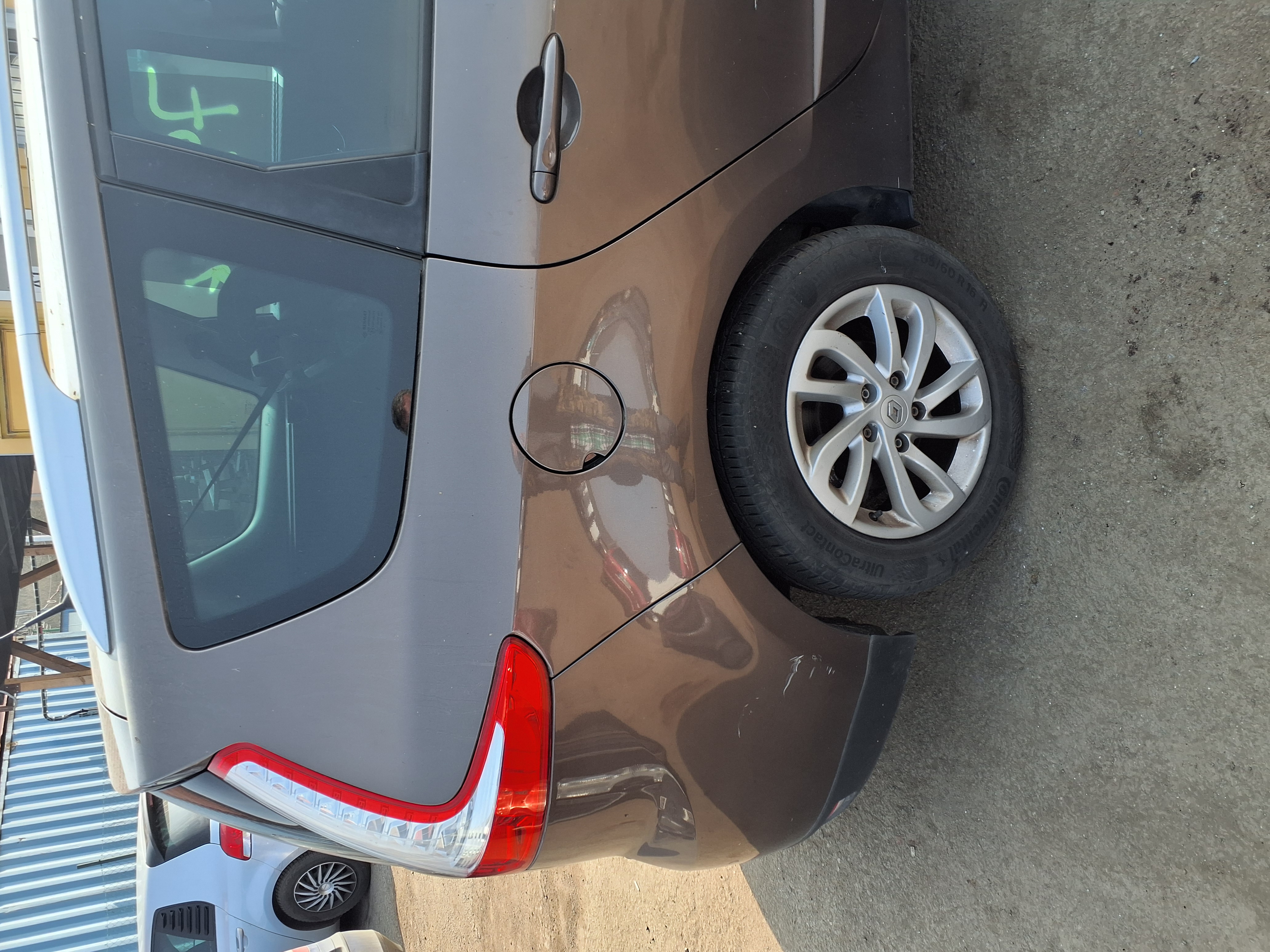 rear_right_fender
