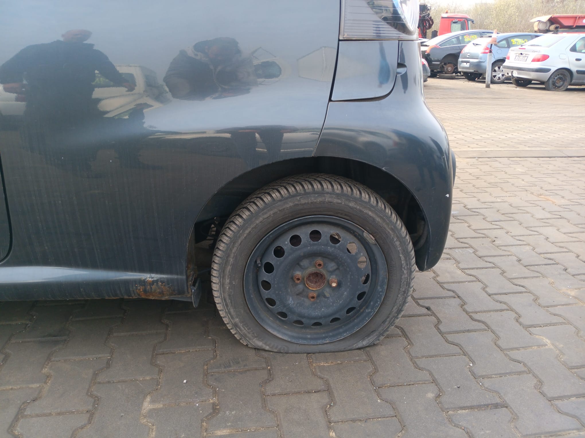 rear_left_wheel