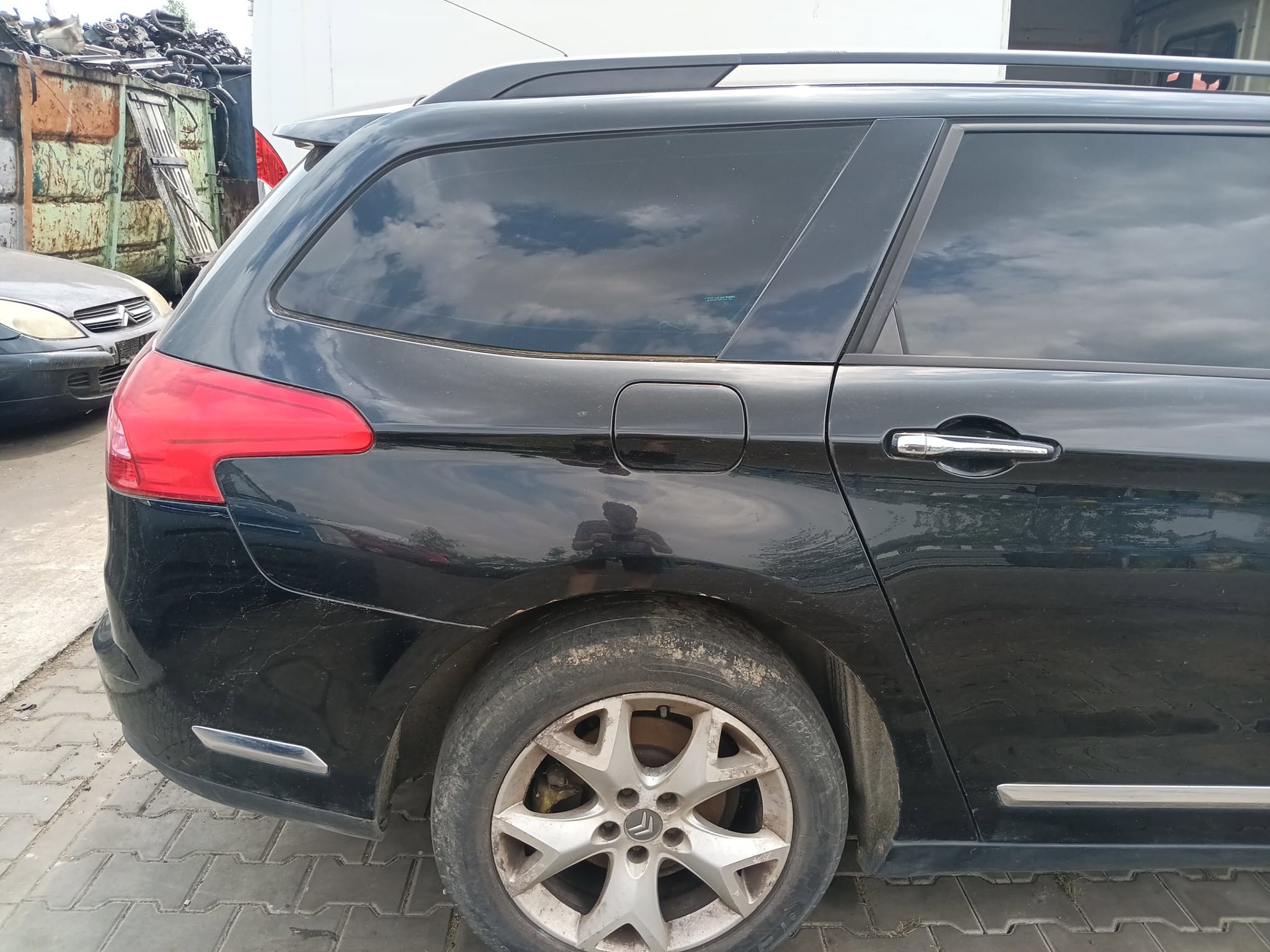rear_right_fender