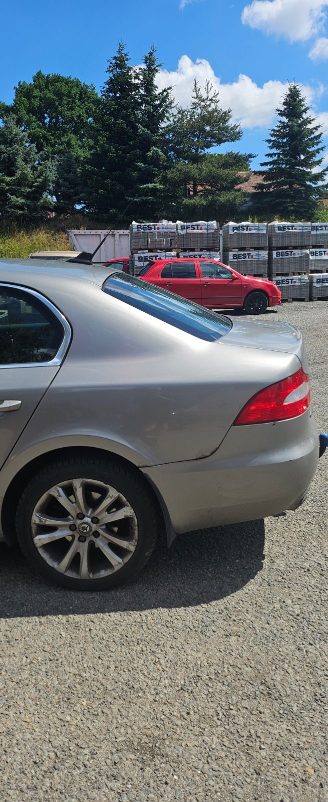rear_left_fender