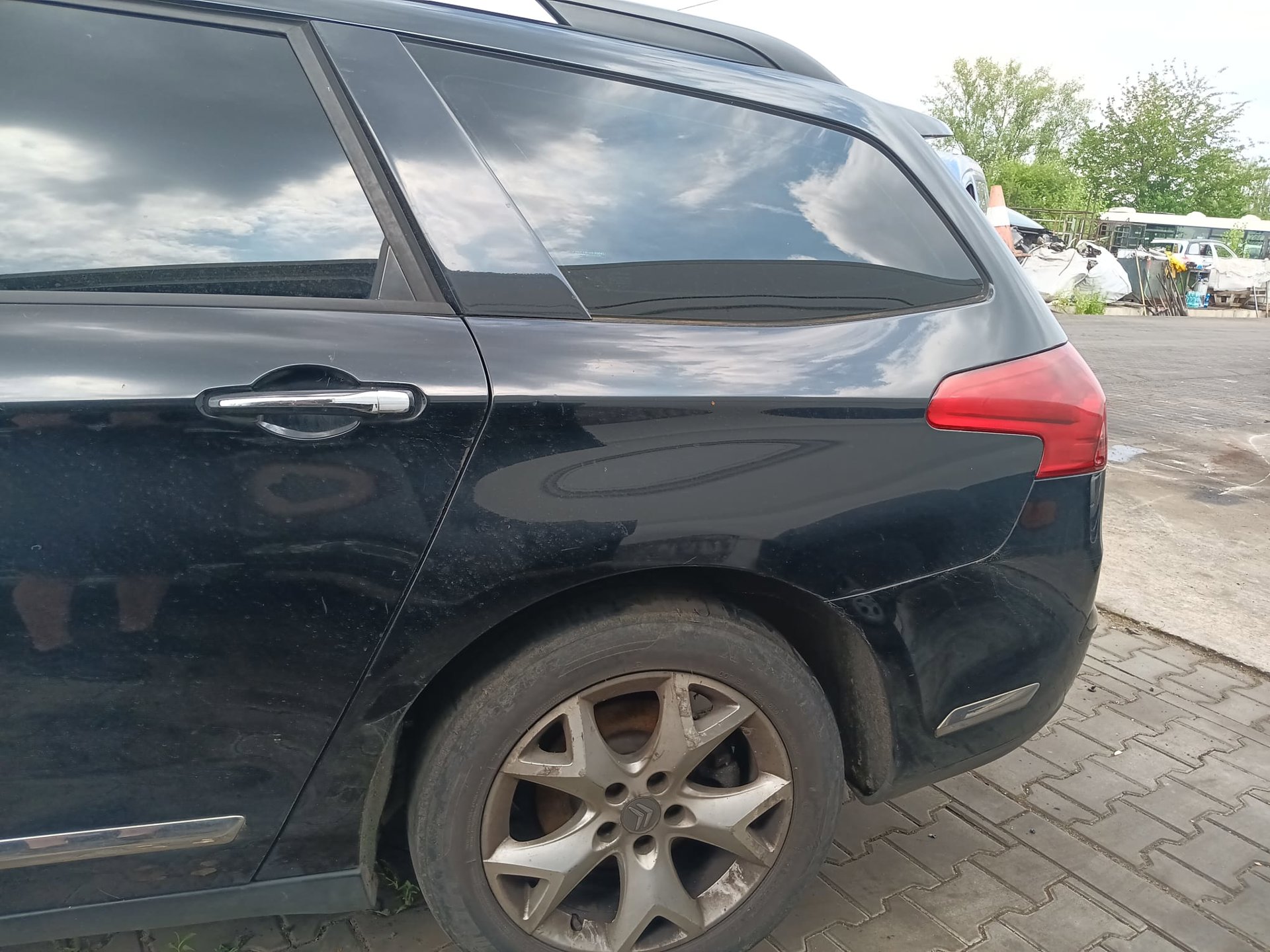 rear_left_fender