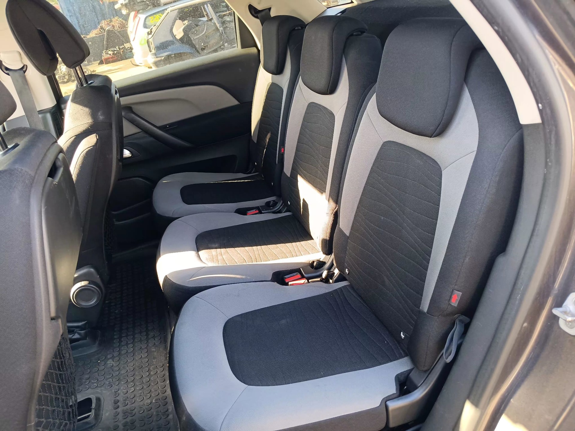 rear_seats