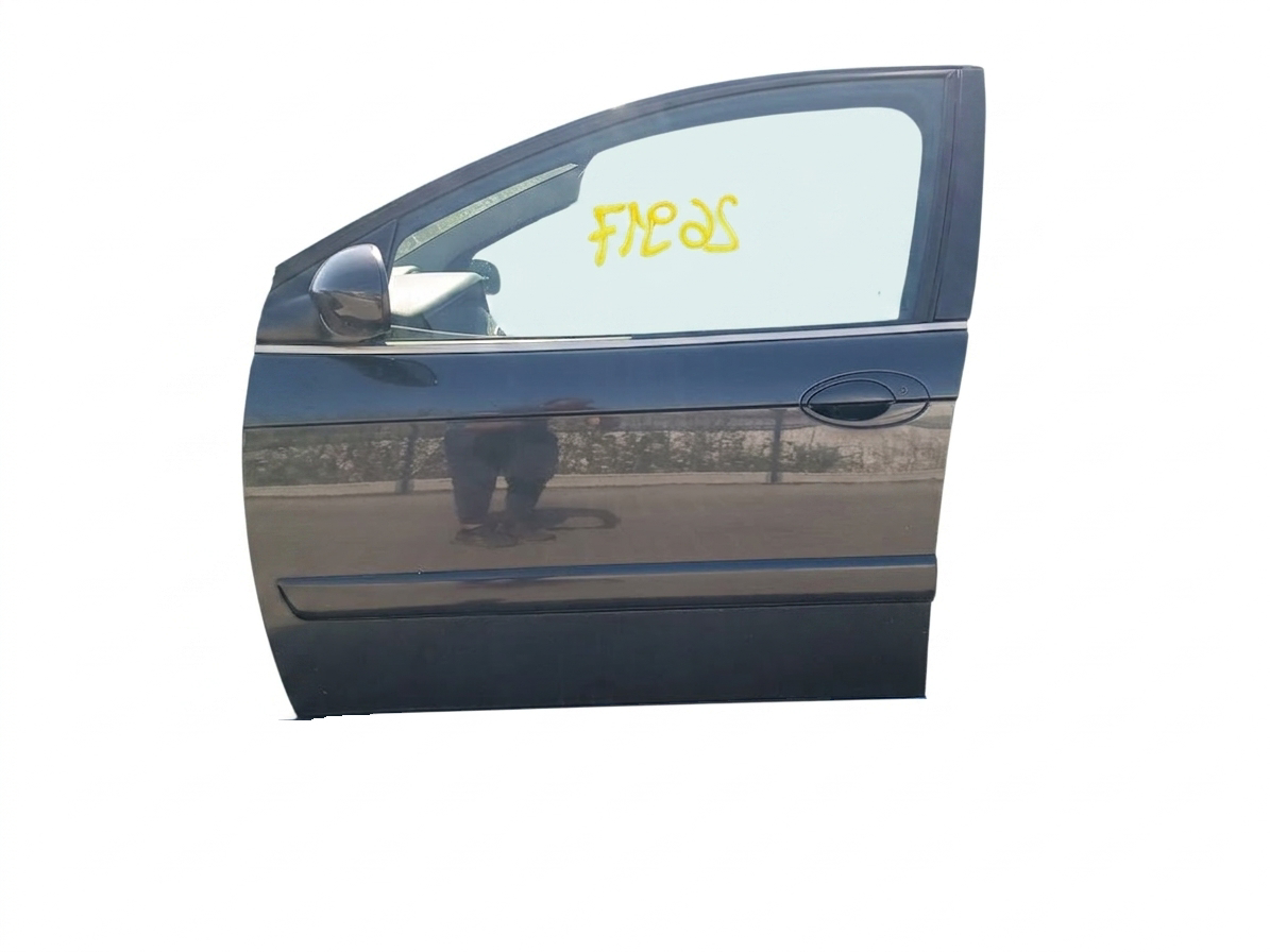 PŘEDNÍ DVEŘE; LEVÝ