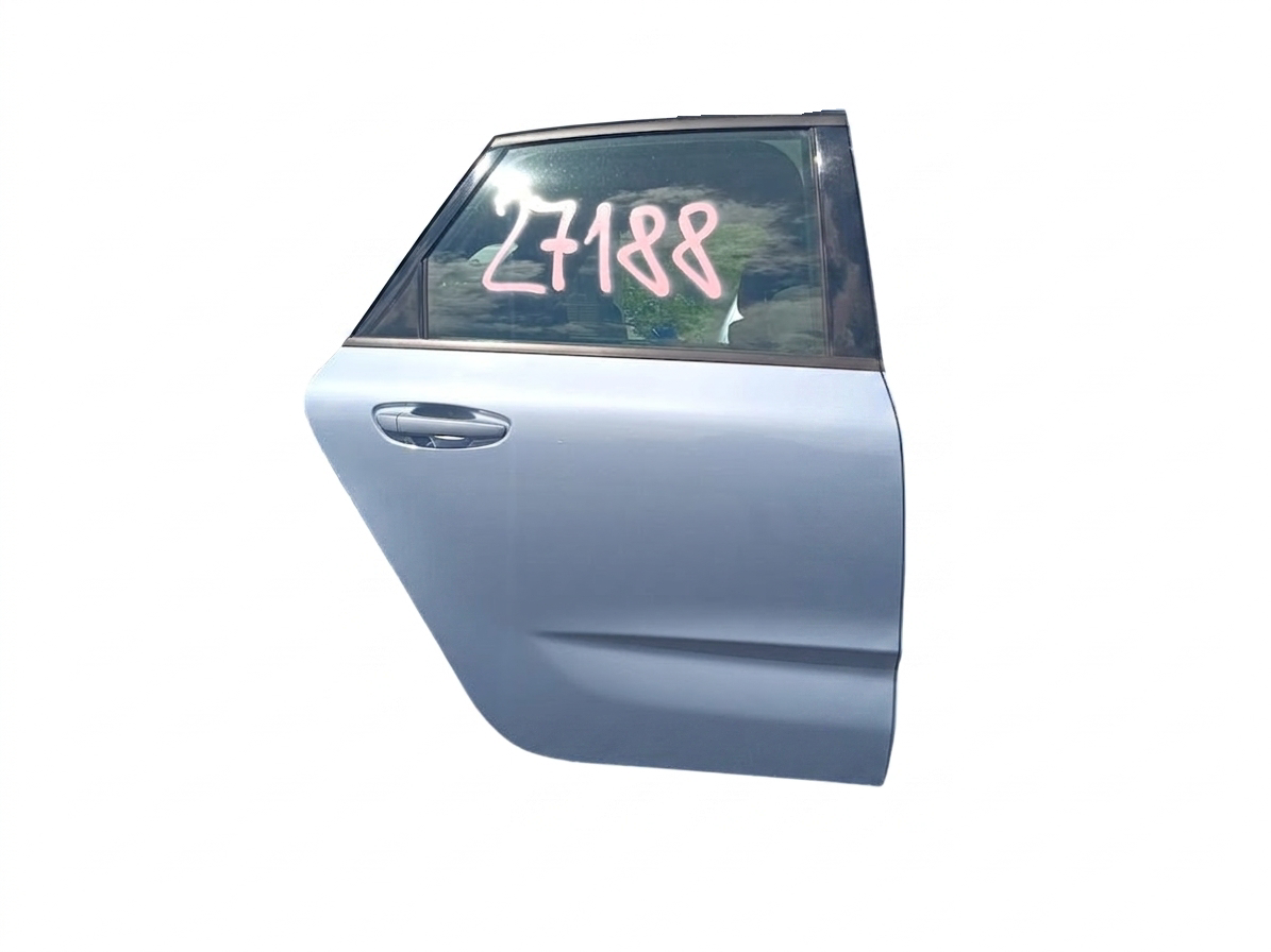 ZADNÍ DVEŘE; PRAVÝ