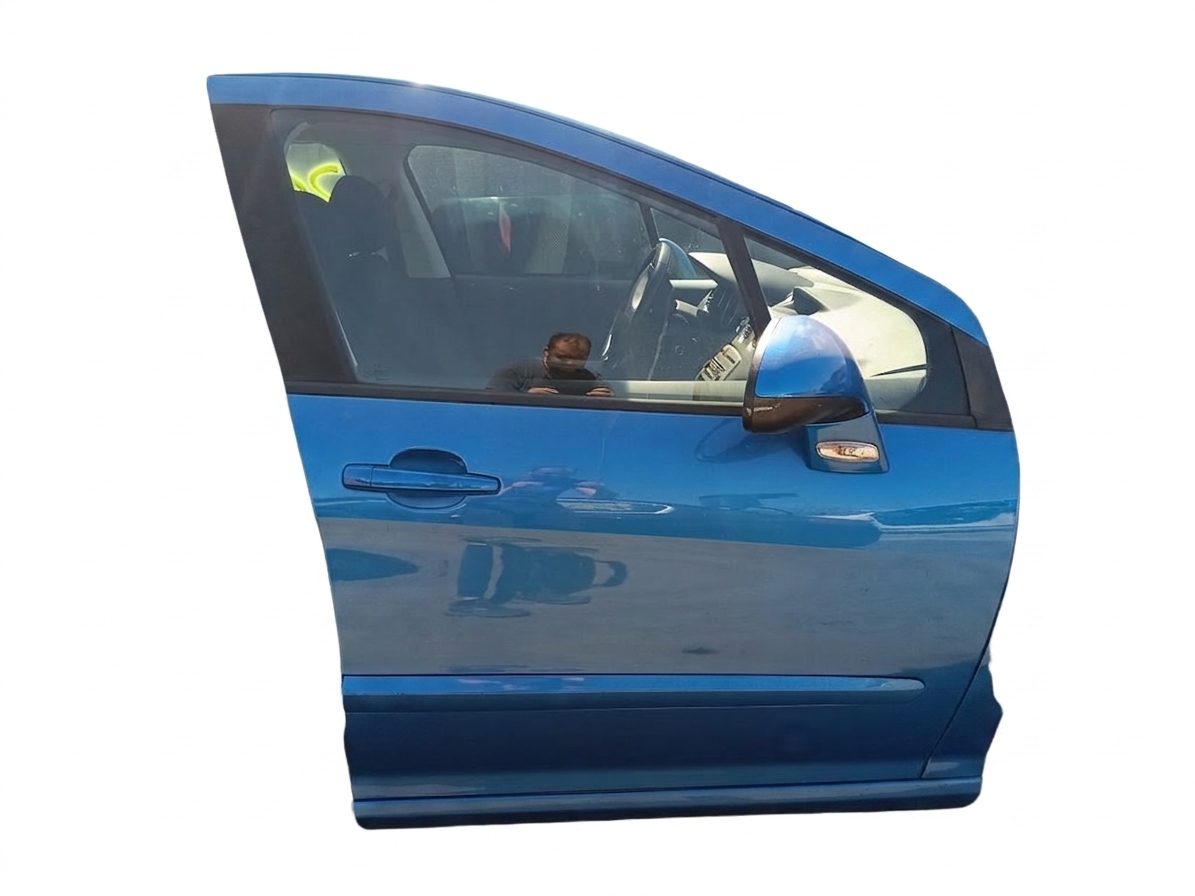PŘEDNÍ DVEŘE; PRAVÝ